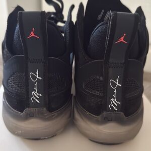 Like New beautiful basketball Air Jordan with original box. Very clean home!